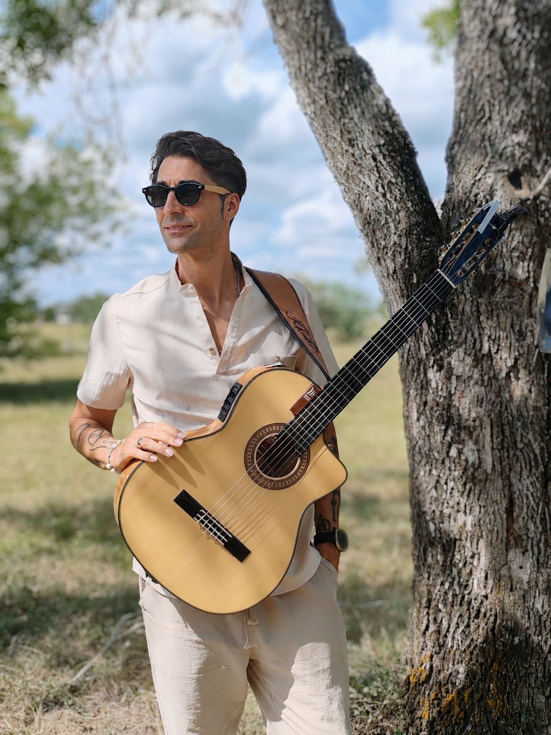 Rubén de Lis con su guitarra